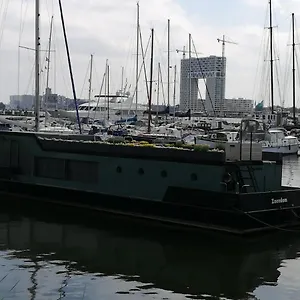  Bateau-hôtel Loft Boat